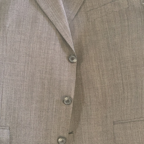 Black Herringbone 100%wool suit. - Picture 4 of 12